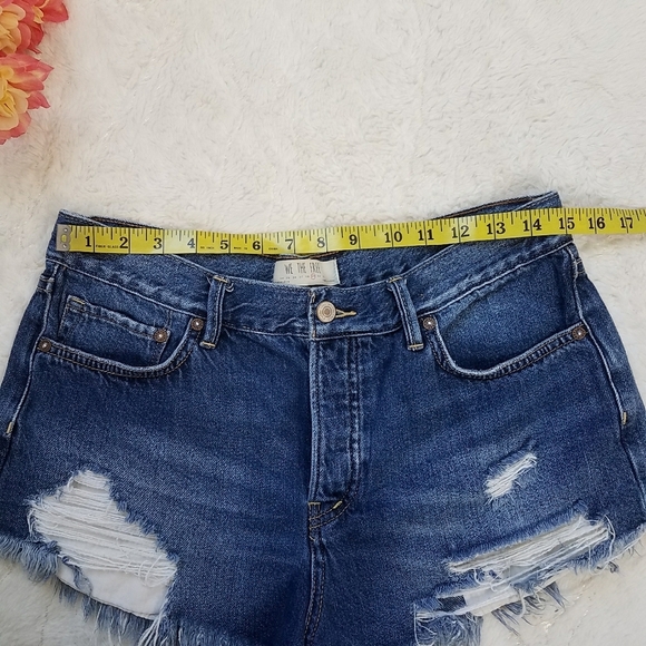 We The Free Distressed Jean Shorts - Picture 4 of 9